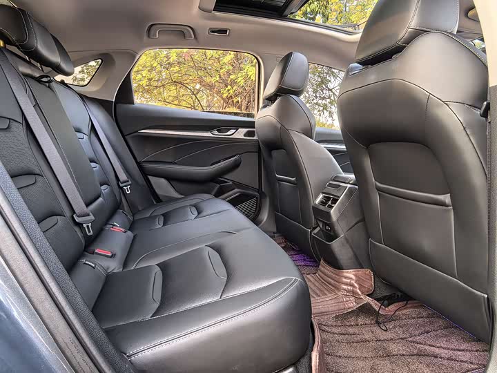 Фото 11 - Geely Preface