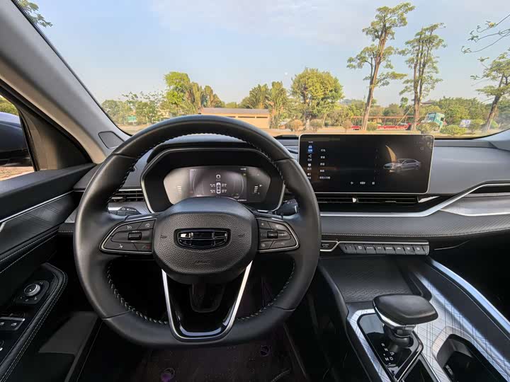 Фото 8 - Geely Preface