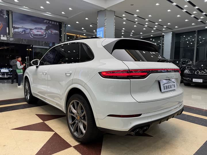 Фото 28 - Porsche Cayenne