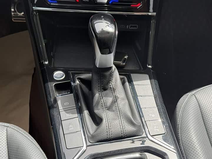 Фото 10 - Volkswagen Passat