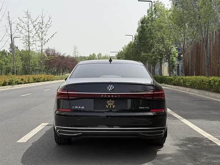 Фото 12 - Volkswagen Passat