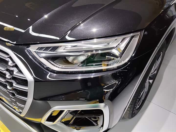 Фото 23 - Audi Q5L