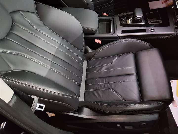 Фото 24 - Audi Q5L