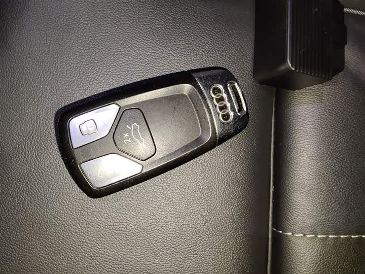 Фото 8 - Audi Q5L