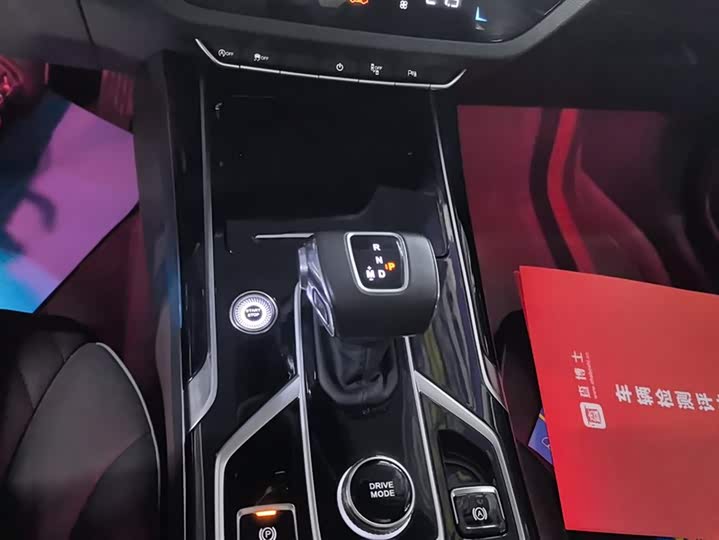 Фото 16 - Hongqi HS5