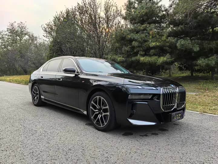 Фото 1 - BMW 7 Series