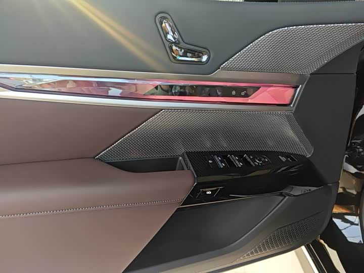 Фото 11 - BMW 7 Series