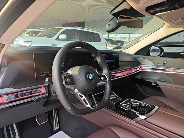 Фото 12 - BMW 7 Series