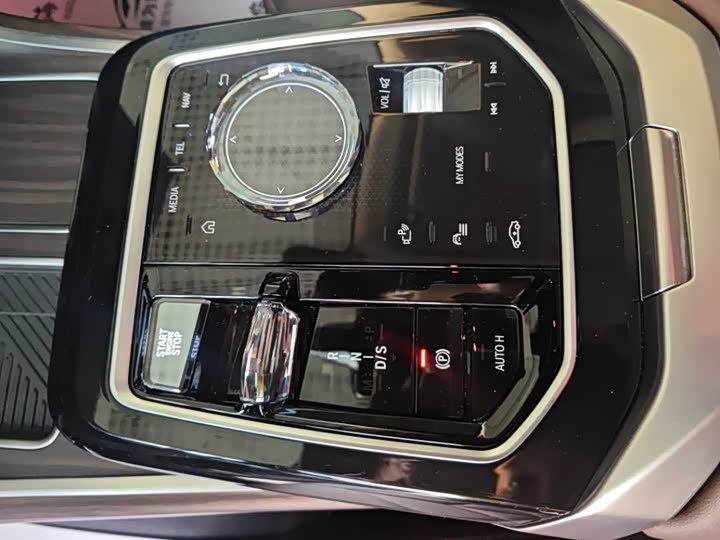 Фото 13 - BMW 7 Series