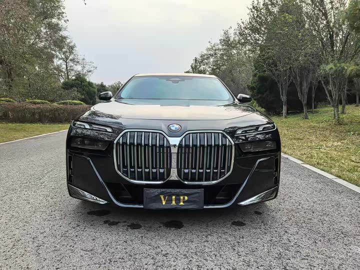 Фото 2 - BMW 7 Series