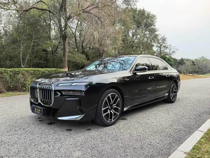 Фото 3 - BMW 7 Series