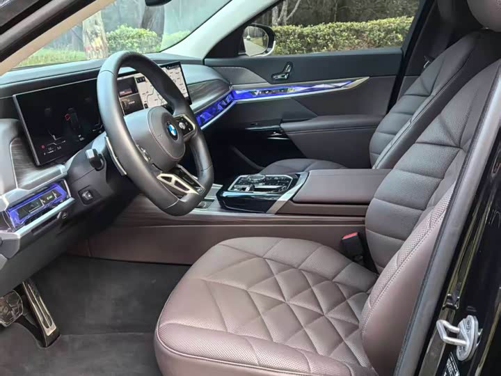 Фото 5 - BMW 7 Series