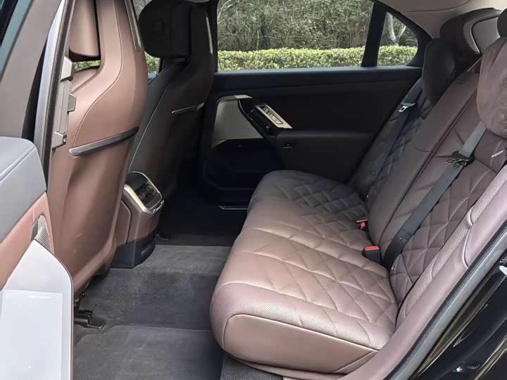 Фото 6 - BMW 7 Series