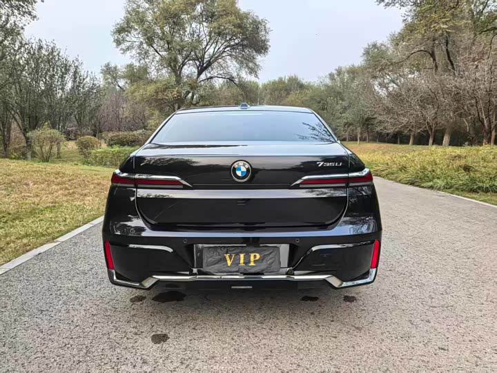 Фото 8 - BMW 7 Series