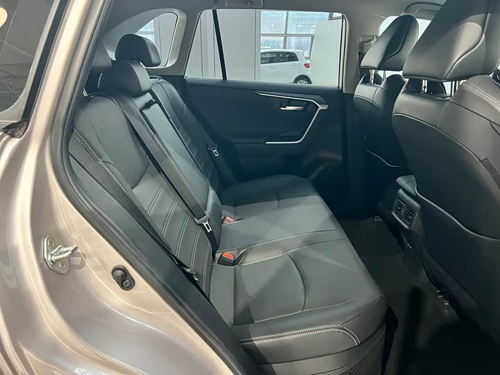 Фото 11 - Toyota Wildlander