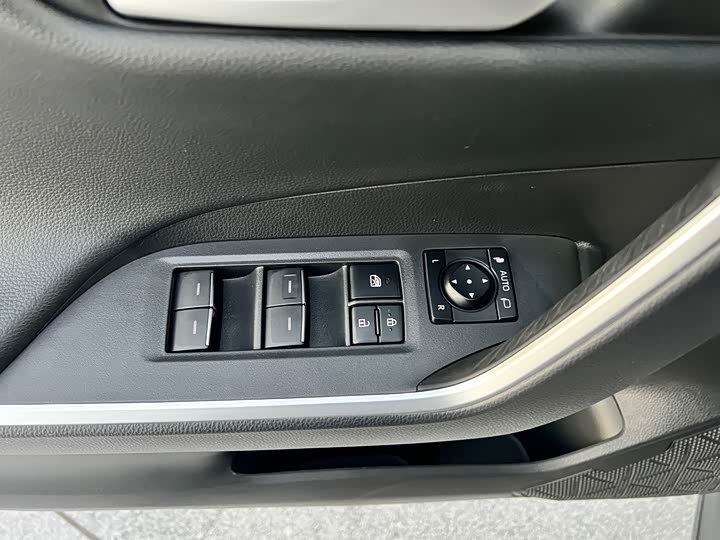 Фото 17 - Toyota Wildlander