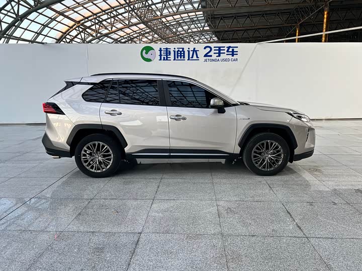 Фото 3 - Toyota Wildlander