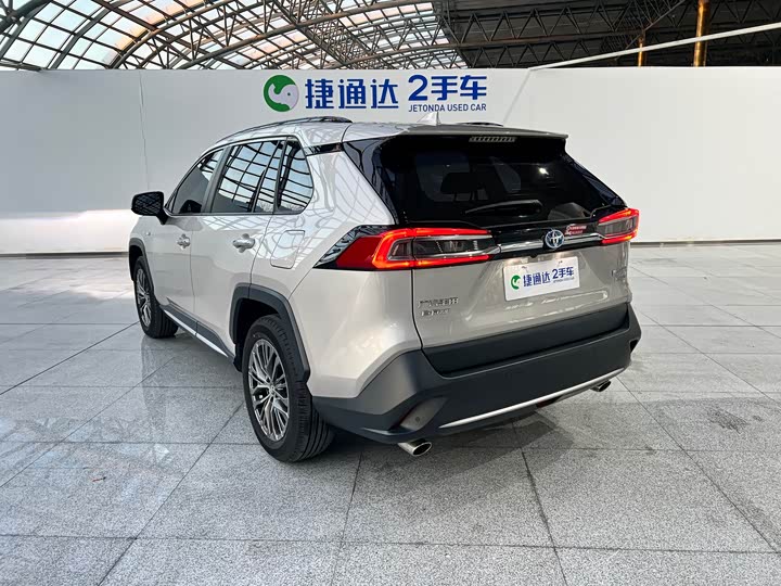 Фото 6 - Toyota Wildlander