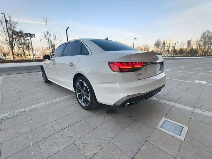 Фото 4 - Audi A4L