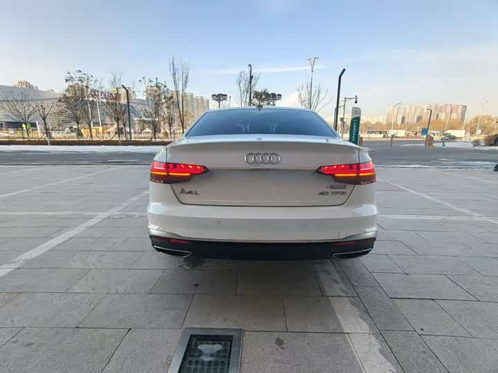 Фото 5 - Audi A4L