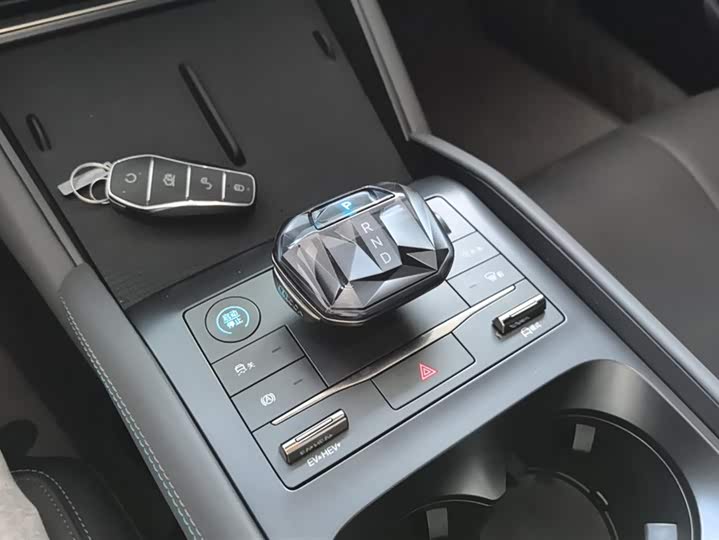 Фото 16 - BYD Qin L