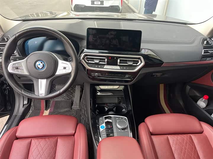 Фото 8 - BMW iX3