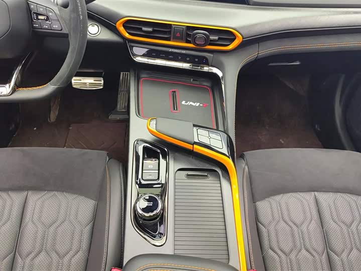 Фото 16 - Changan UNI-T