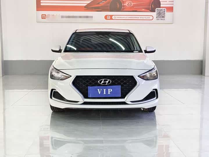 Фото 3 - Hyundai Celesta