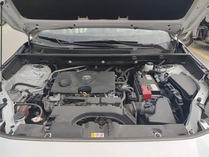 Фото 11 - Toyota RAV4