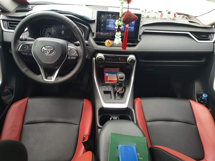 Фото 12 - Toyota RAV4