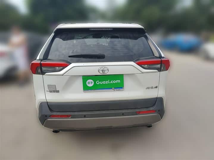 Фото 25 - Toyota RAV4