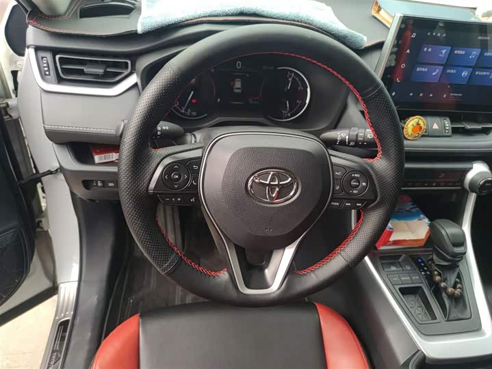 Фото 3 - Toyota RAV4