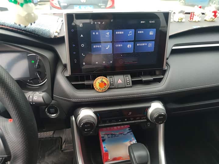 Фото 6 - Toyota RAV4