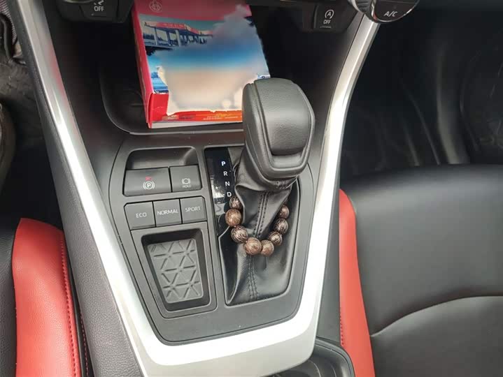 Фото 7 - Toyota RAV4