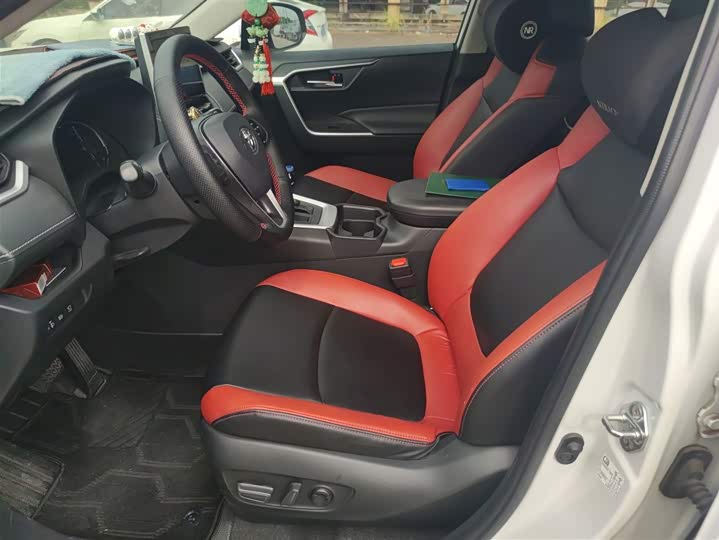 Фото 8 - Toyota RAV4