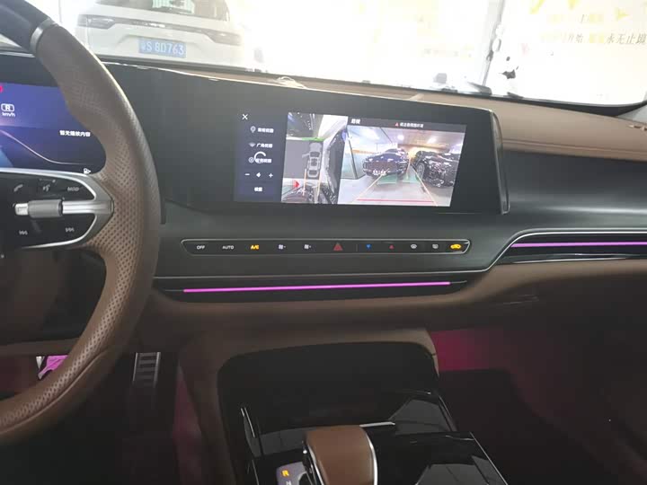 Фото 13 - Hongqi H9