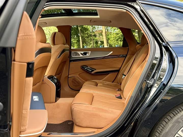 Фото 17 - Hongqi H9