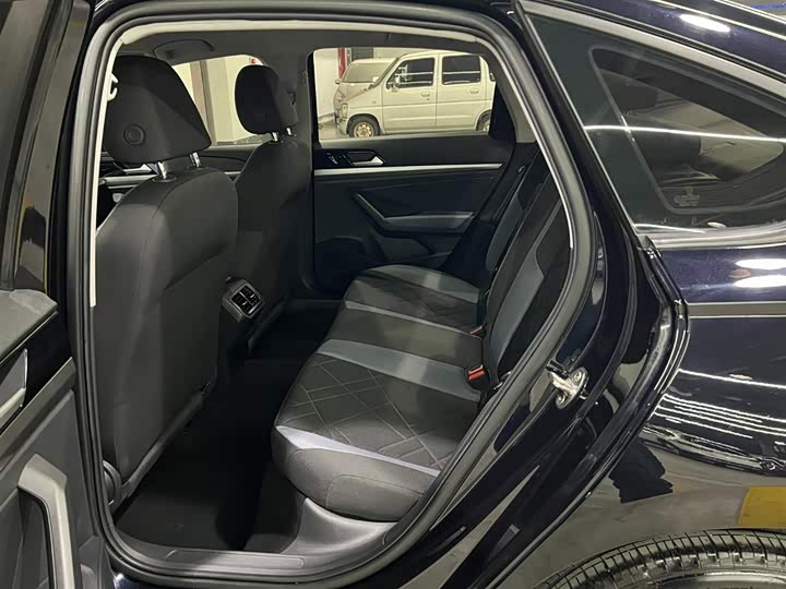 Фото 9 - Volkswagen Lavida