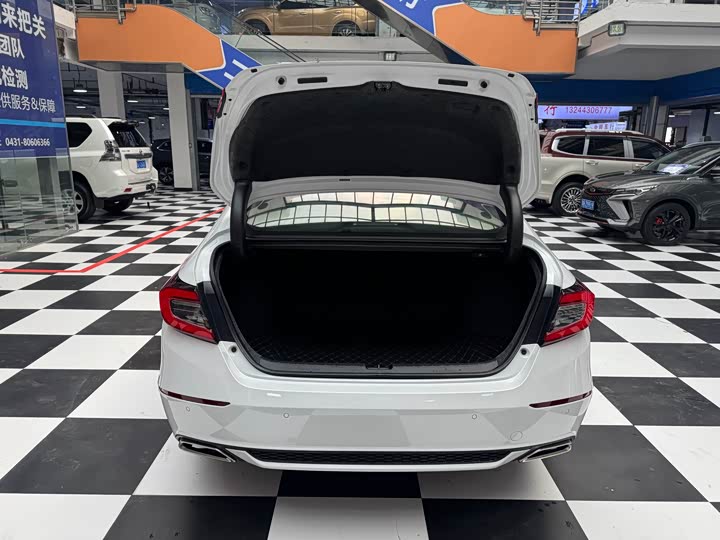 Фото 10 - Honda Accord