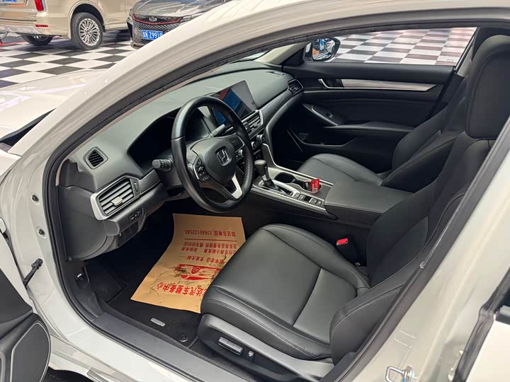 Фото 12 - Honda Accord