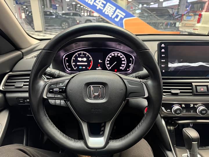 Фото 13 - Honda Accord