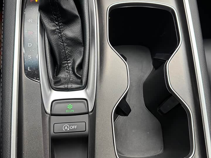 Фото 14 - Honda Accord