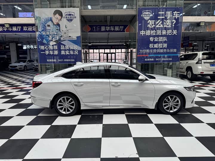 Фото 4 - Honda Accord