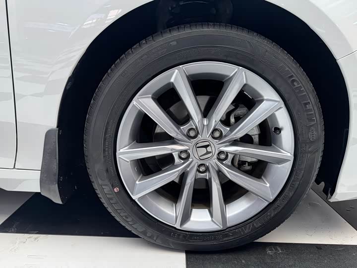 Фото 6 - Honda Accord