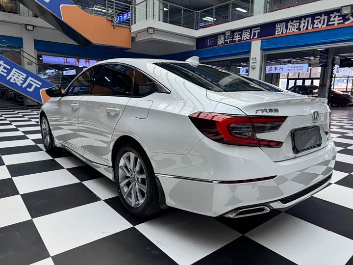 Фото 7 - Honda Accord