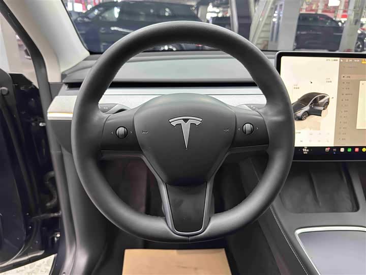 Фото 14 - Tesla Model Y