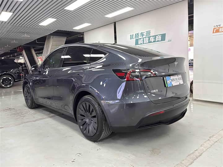 Фото 3 - Tesla Model Y