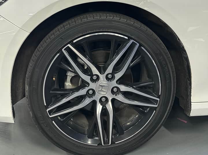 Фото 11 - Honda Accord