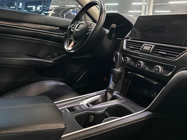 Фото 15 - Honda Accord