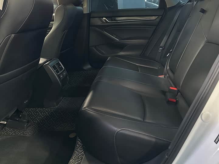 Фото 16 - Honda Accord